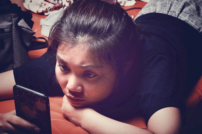 Girl on bed sharing at smartphone.jpg